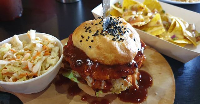 andysbbqsauce's tweet photo. Bullseye Burger Jukebox Chicken with two sides of your choice at an Andy's BBQ location near you. Come and get it, only if you're hungry.

#bbq #texasbbq #realbbqrealgood #chicken #chickenburger #bullseye #bullseyeegg #bullseyeburger #bbqsauce #bbqmalays… https://t.co/0stG2pcjTM https://t.co/f0Qo0uVqRx