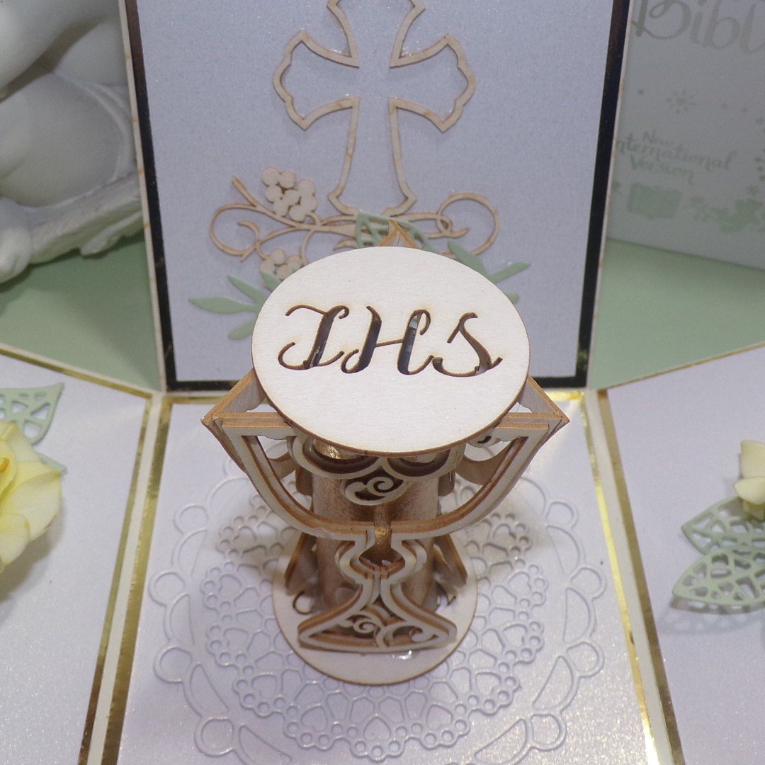 IndelleUK's tweet image. We love exploding boxes! They are not only an impressive and unique gift but also a wonderful party table decoration! 🎁   

Shop for chipboard shapes and exploding boxes in our online store: indelle.com/shop/ 

#CraftInspireLove #SoniasHandmadeCards #ExplodingBox