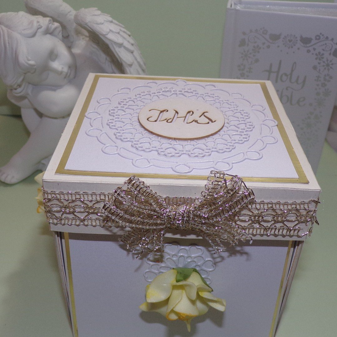 IndelleUK's tweet image. We love exploding boxes! They are not only an impressive and unique gift but also a wonderful party table decoration! 🎁   

Shop for chipboard shapes and exploding boxes in our online store: indelle.com/shop/ 

#CraftInspireLove #SoniasHandmadeCards #ExplodingBox