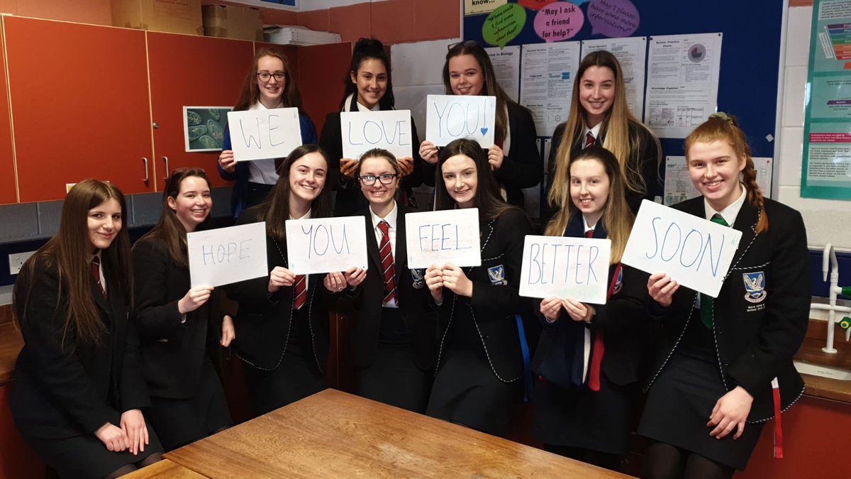 glenlolabio's tweet photo. This. When you are off sick and feeling bad about missing your classes. What fantastic girls. #loveyoutoo #feelingloved https://t.co/0S7c7lq7Wd