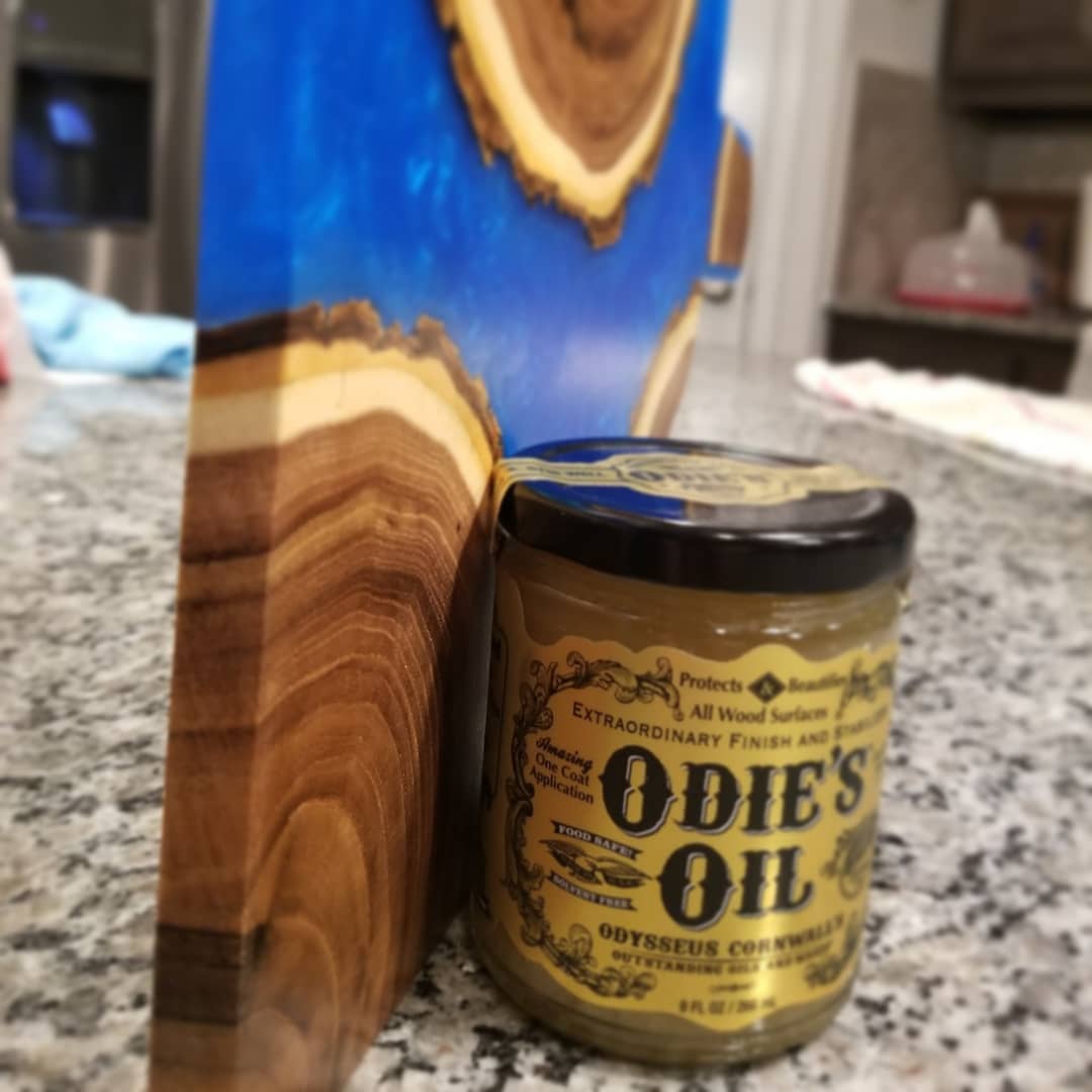 theflyingcop's tweet photo. When you take some old wood from your wife's grandmother's house and repurpose it with some added creativity.
#whiskeyjig #woodworking #charcuterieboard #masepoxies #woodisgood #blackdiamondpigments #odiesoil https://t.co/YneManNlXv
