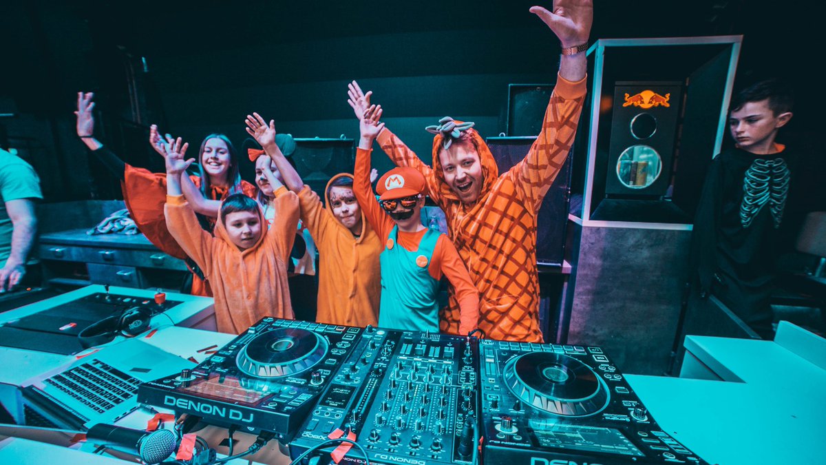 denon_dj's tweet image. There’s no stopping the man like @djchrisarmada, here’s just some of the great highlights from February. What will March bring! 

#denondj #primeseries #sc5000 #x1800 #prime4all #primetribe #changeyourrider