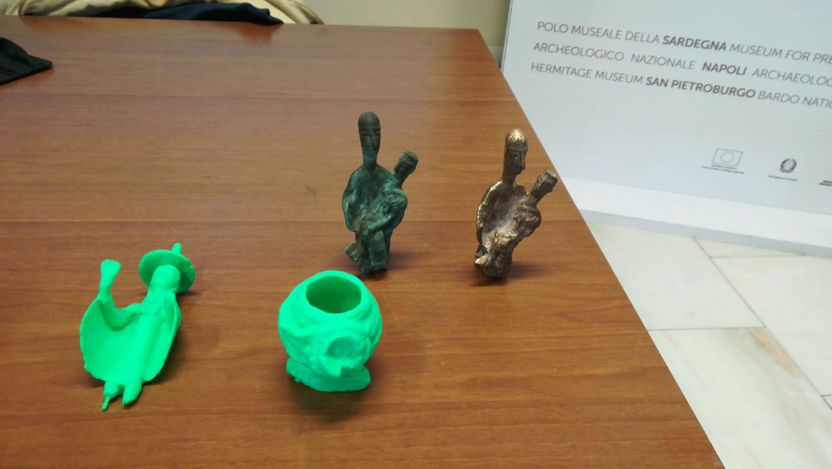 MuseoArcheoCa's tweet photo. Didattica e nuove tecnologie...i docenti della Scuola di scultura dell’Accademia delle Belle arti di Urbino realizzano oggetti tramite stampa3D ed eseguono le scansioni per gli studenti di BeniCulturali dell'@univca "L'arte per le scuole" organizzazione WhiteRocksBay #DonnaoDea https://t.co/Goms9JYwMB