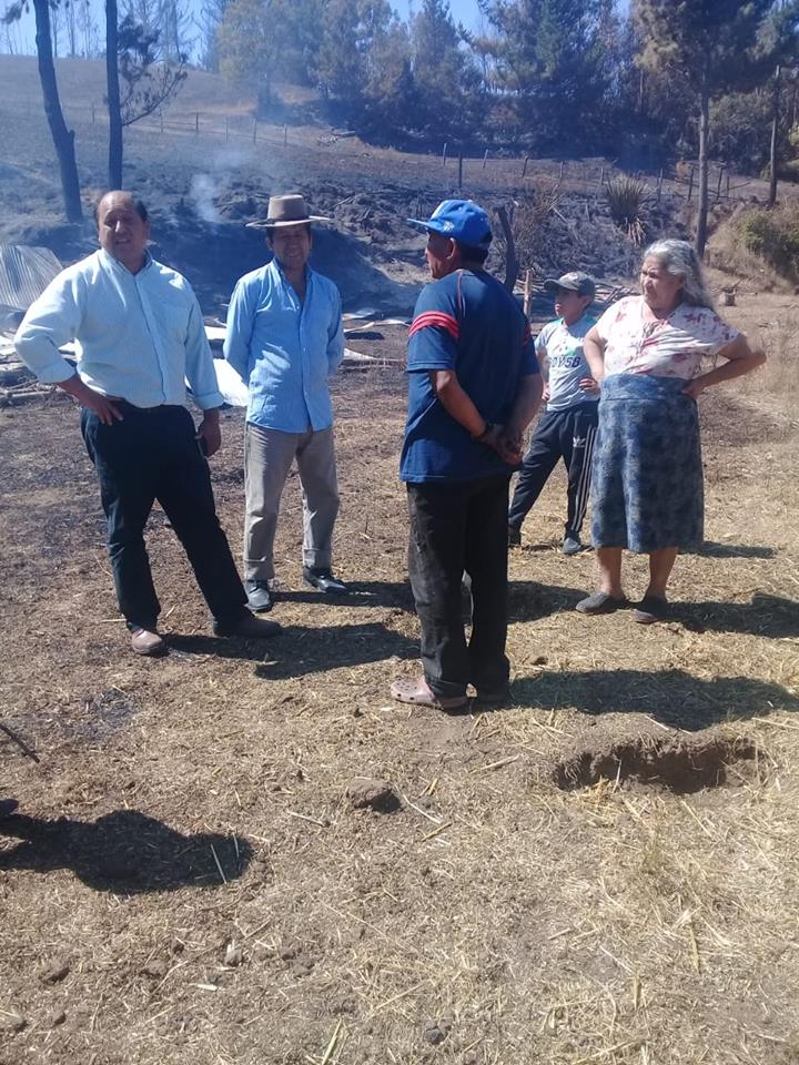 El trabajo conjunto entre Carabinero, Bomberos, Conaf realizó la Municipalidad de Galvarino, poniendo a disposición su maquinaria y apoyando a la comunidad en el desafió de combatir estos nuevos incendios