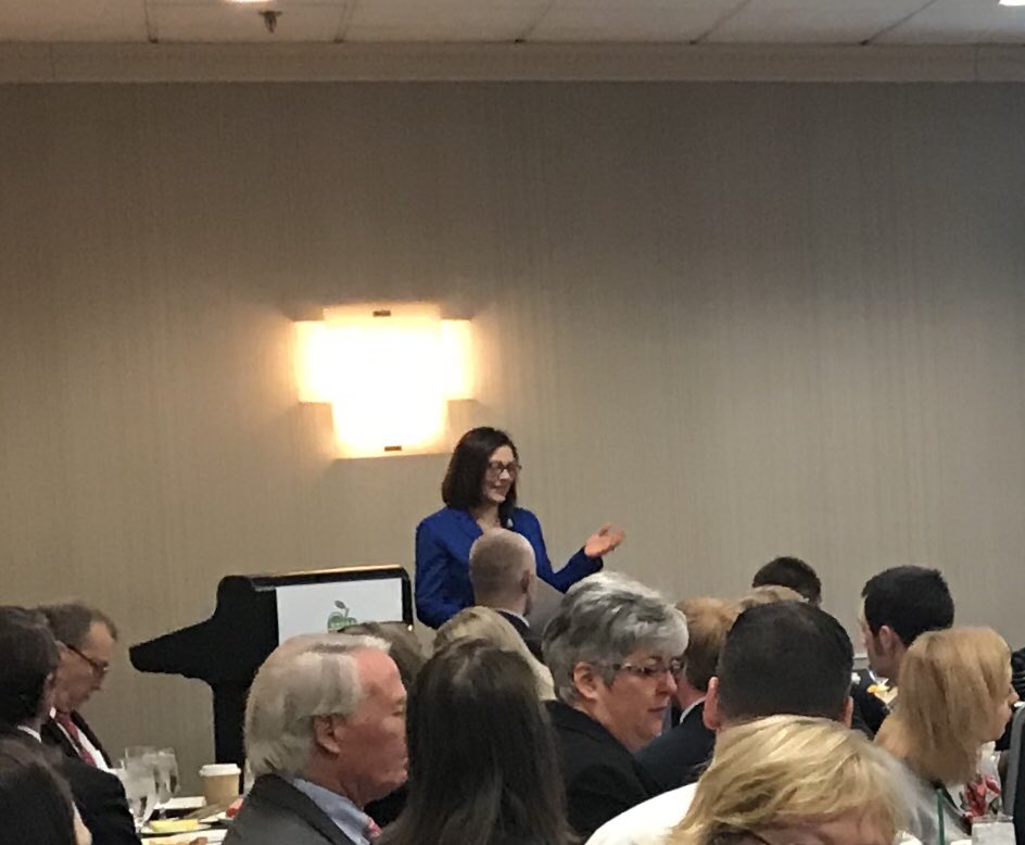 usapples's tweet photo. Kicking off #USApple19FlyIn with guest @RepDelBene discussing #trade and other important #agriculture issues before hitting Capitol Hill. https://t.co/FOOgalGoj2
