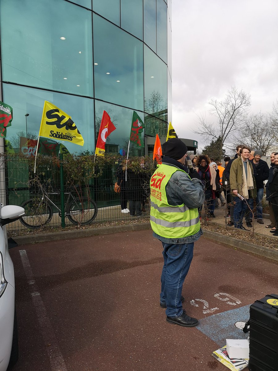 AnousoneUM's tweet photo. Allo @ComdataGroup c'est pour la #primemacron. Les salariés qui sont les "ouvriers du 21ème siècle" selon @Xavier75 mérite cette prime surtout on sait que le groupe fait un CA de 1 Millard. Votre refus catégorique est du mépris. #comdata #free #mobipel @EspaceDesLuttes @anatolium https://t.co/3RqH5Is5gS