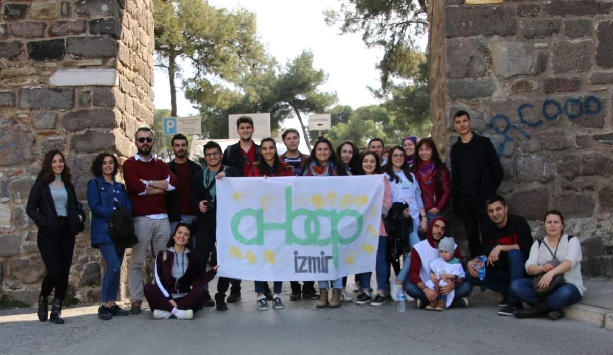 Ahbap İzmir ailesi olarak İzmir Kadifekale'deki patili Ahbaplar’ımızı besledik. Karnı doyan patili Ahbaplar’ımızın keyifleri görülmeye değerdi. 
Sevgi ve gerçekle kalın🍃💚 <a href="/ahbapplatformu/">Ahbap Platformu</a> @ahbap_cevre <a href="/haluk_levent/">Haluk Levent</a>