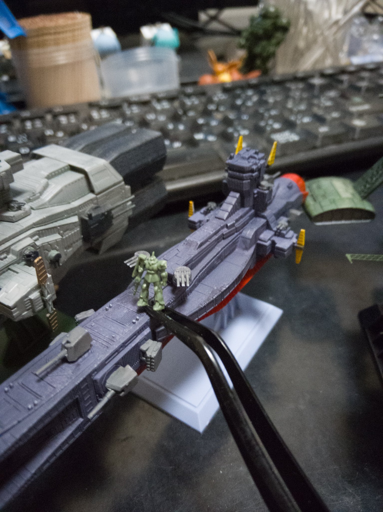 ヨシダ 人魚 同スケールのザクと比較してみるとマゼランの巨大さが良くわかるが この巨艦をバズーカ 程度で撃沈できるとは思えず やはりルウムは核まつりだったからポコジャガ戦艦が沈んだんじゃねえかと T Co Jju09pif Twitter