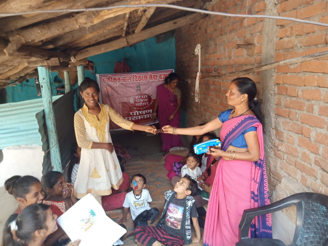 WCD_Dindori's tweet photo. #PoshanPakhwada Counselling adolescent girls about Nutrition_IFAintake_Right age of marriage_Menstruation_Health and Hygiene by Supervisors and AWWs at Multiple AWCs in District Dindori
#MPPOSHANPakhwada
#POSHANAbhiyan
@MinistryWCD @HRDMinistry @MoHFW_INDIA
 @Sprerak @UNICEF https://t.co/adGWYTSSYw