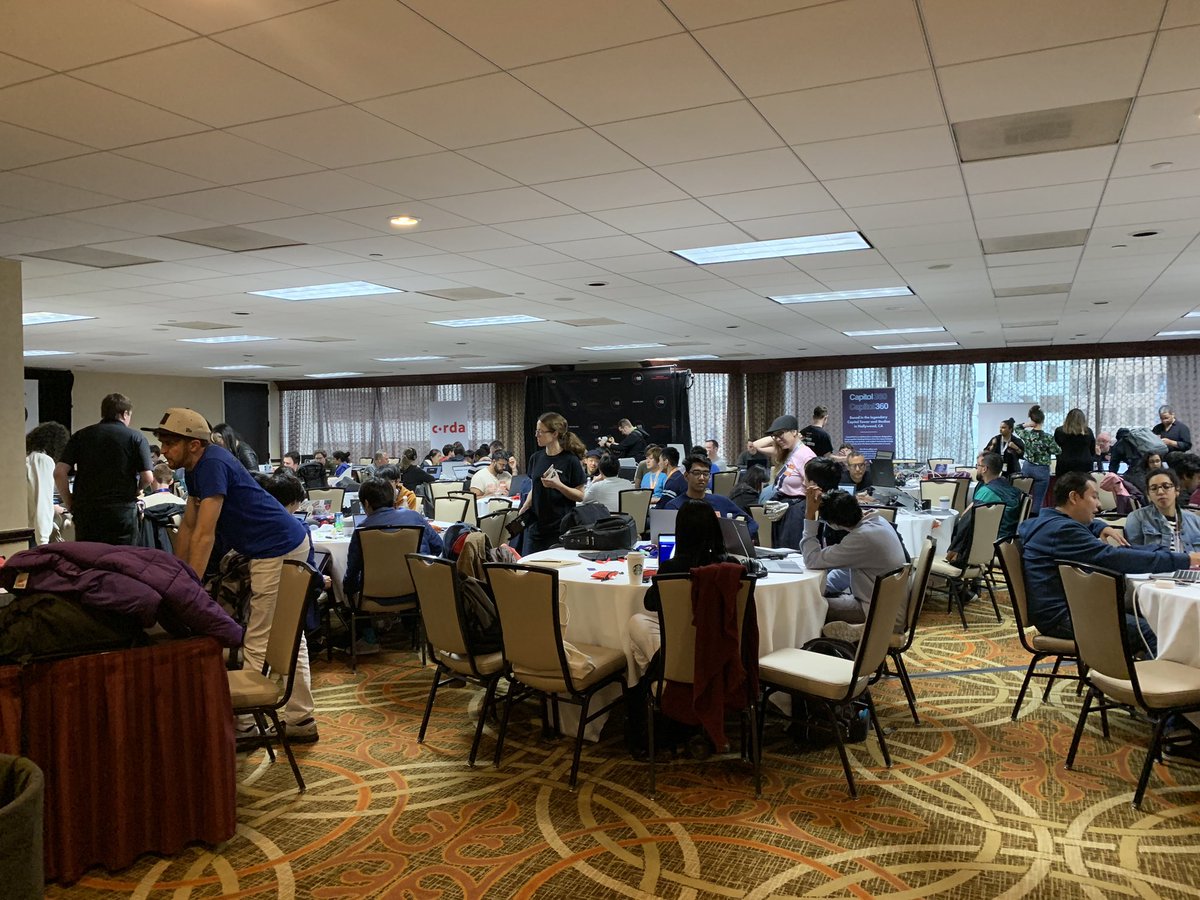 SXSW Hackathonの会場を見学。テーマはいくつかあって1チーム5人までで24時間で開発
sxsw.com/conference/sxs…