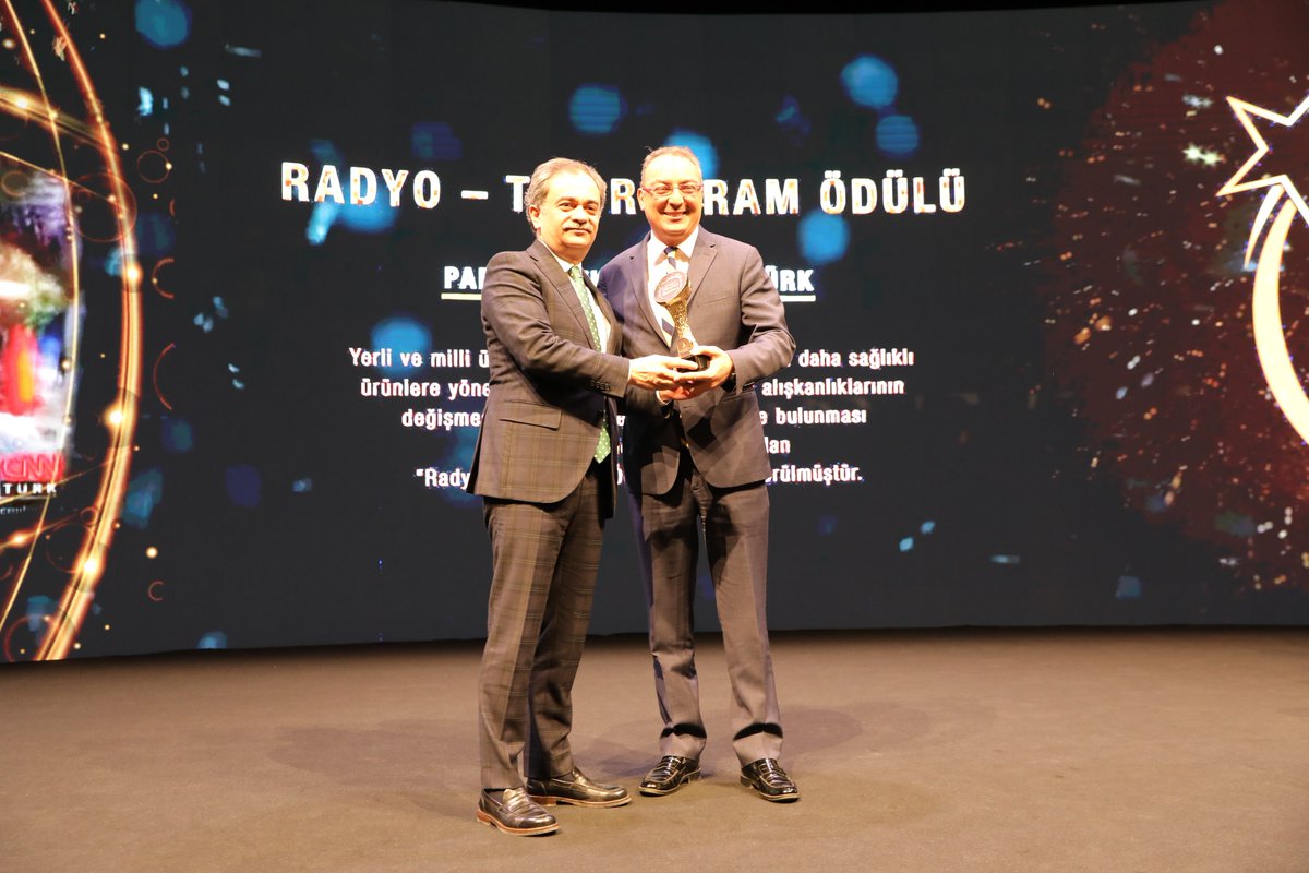 12.İstanbul Tüketici Ödülleri kapsamında Seçici Kurul tarafından Radyo - TV Program Ödülü’ne layık görülen Para Dedektifi program ekibini ve program sunucusu <a href="/cemseymen/">Cem Seymen</a>’i tebrik ediyor, başarılar diliyoruz. tuketiciodulleri.istanbul <a href="/cnnturk/">CNN TÜRK</a> <a href="/istanbulbld/">İstanbul Büyükşehir Belediyesi</a> <a href="/ibbzabita/">İstanbul Büyükşehir Zabıta</a>