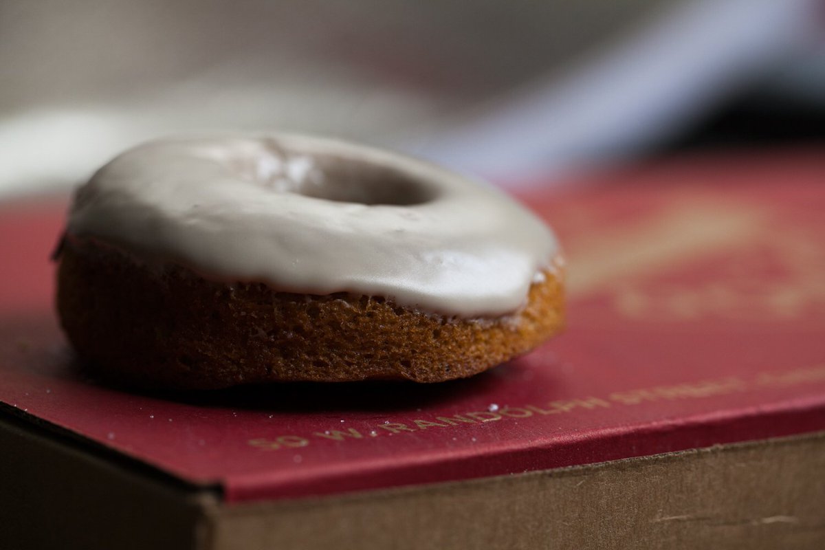 DoRiteDonuts's tweet photo. Making a #vegan reservation. #chicagodonuts #maplechai ==> https://t.co/ClJ2h9GM8k https://t.co/6oLj3zQmJn