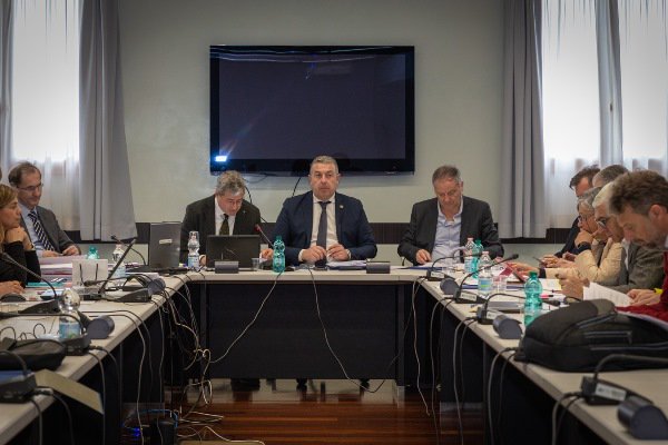 Consiglioveneto's tweet photo. #PrimaCommissione - Via libera al Progetto di legge statale che modifica le norme sulla #legittimadifesa.
@alemontagnoli @ClaudioSinigag1 https://t.co/gr3FbjDlYs #ConsiglioVeneto https://t.co/YBzukKd5bg