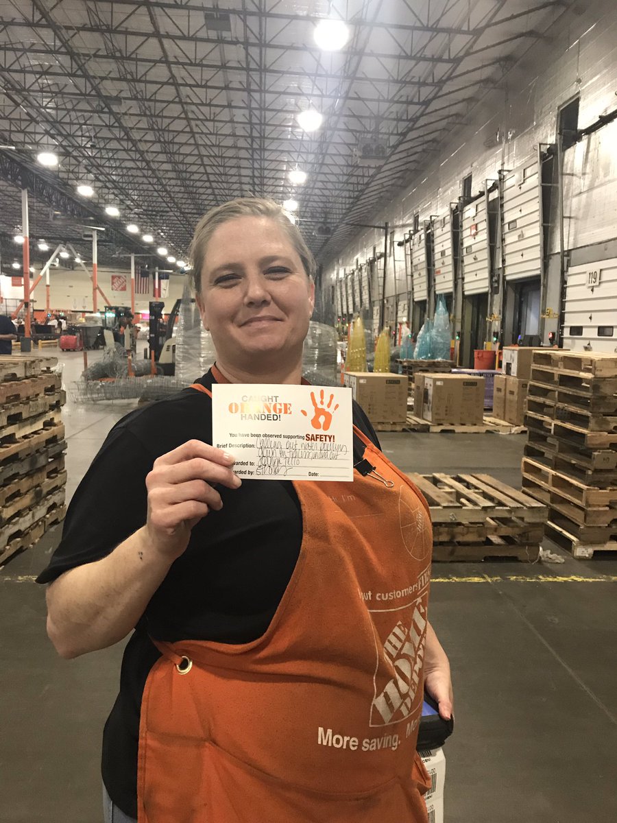 SMThomas08's tweet image. Thank you Joanna for calling out Safety to your peers by making sure they are watching out for water while coming in and out it trailers because of rain! #WhyWeWorkSafe #C🍊🖐