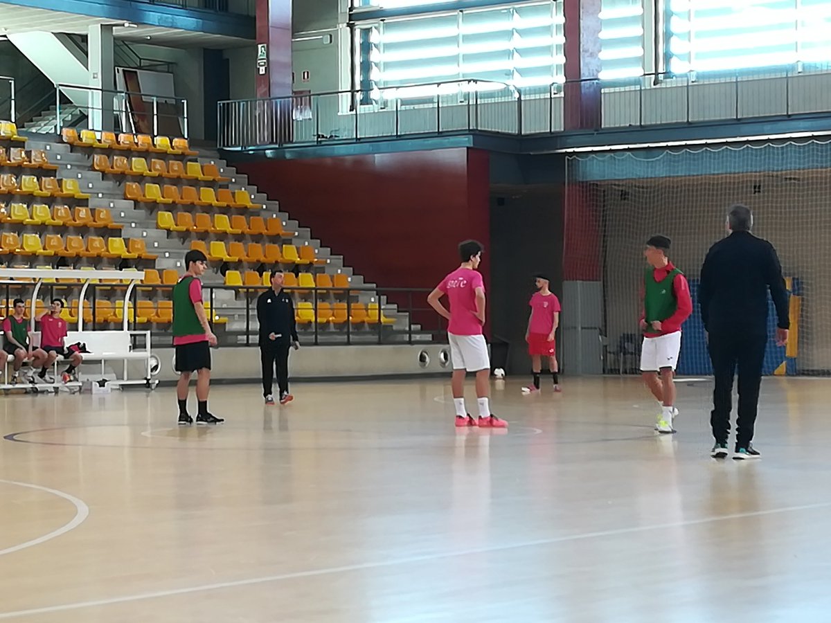 Juveniles y cadetes de la UDRB participaron en las prácticas dirigidas por los distintos Seleccionadores de España de Fútbol Sala, impartidas a un nuevo Grupo de Estudio de UEFA sobre Formación de Entrenadores de Fútbol Sala. 
Muy agradecidos por la oportunidad brindada <a href="/rfef/">RFEF</a>