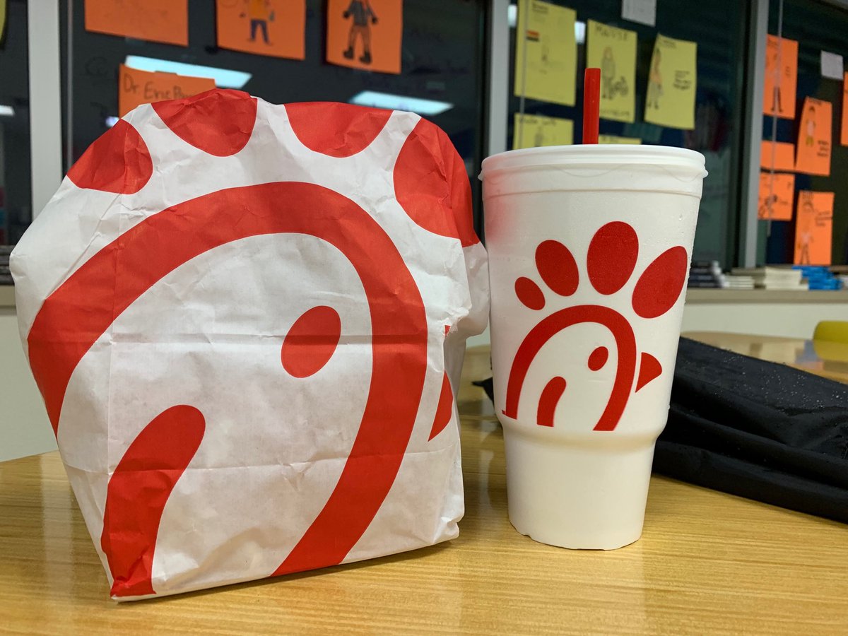 kristaeaton23's tweet photo. My sweet husband drove 45 minutes one way in the rain to get me chic-fil-a this morning. #definitekeeper #whoyoumarrymatters π https://t.co/iRDtVC6TlD