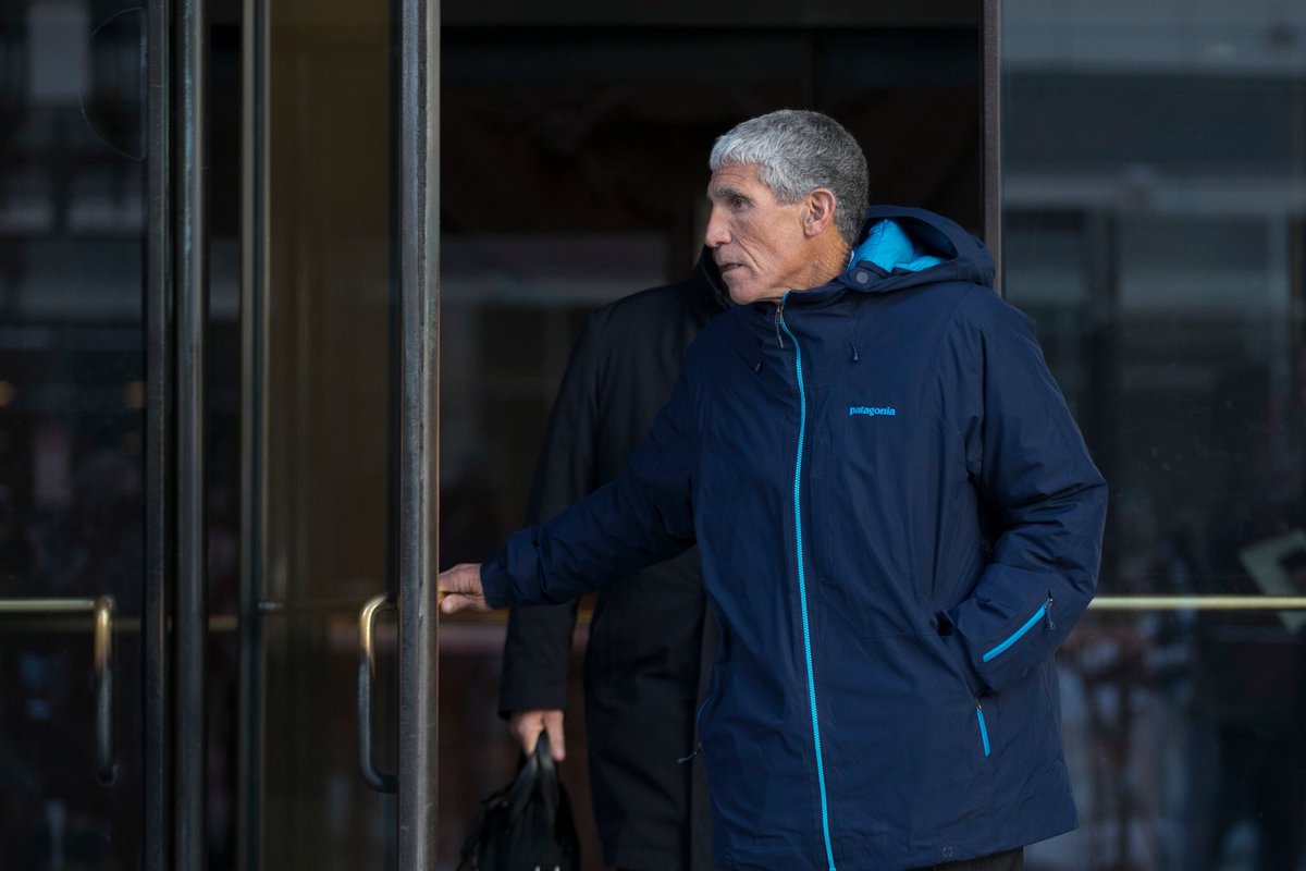 ecklep's tweet photo. @nytimes The “monkey” #WilliamSinger, the founder of a college preparatory business called the Edge College & Career Network, also known as The Key. who created a side door to college admissions. He and all the people in this fraud should be procecuted to the fullest. https://t.co/bplPFYsrvb