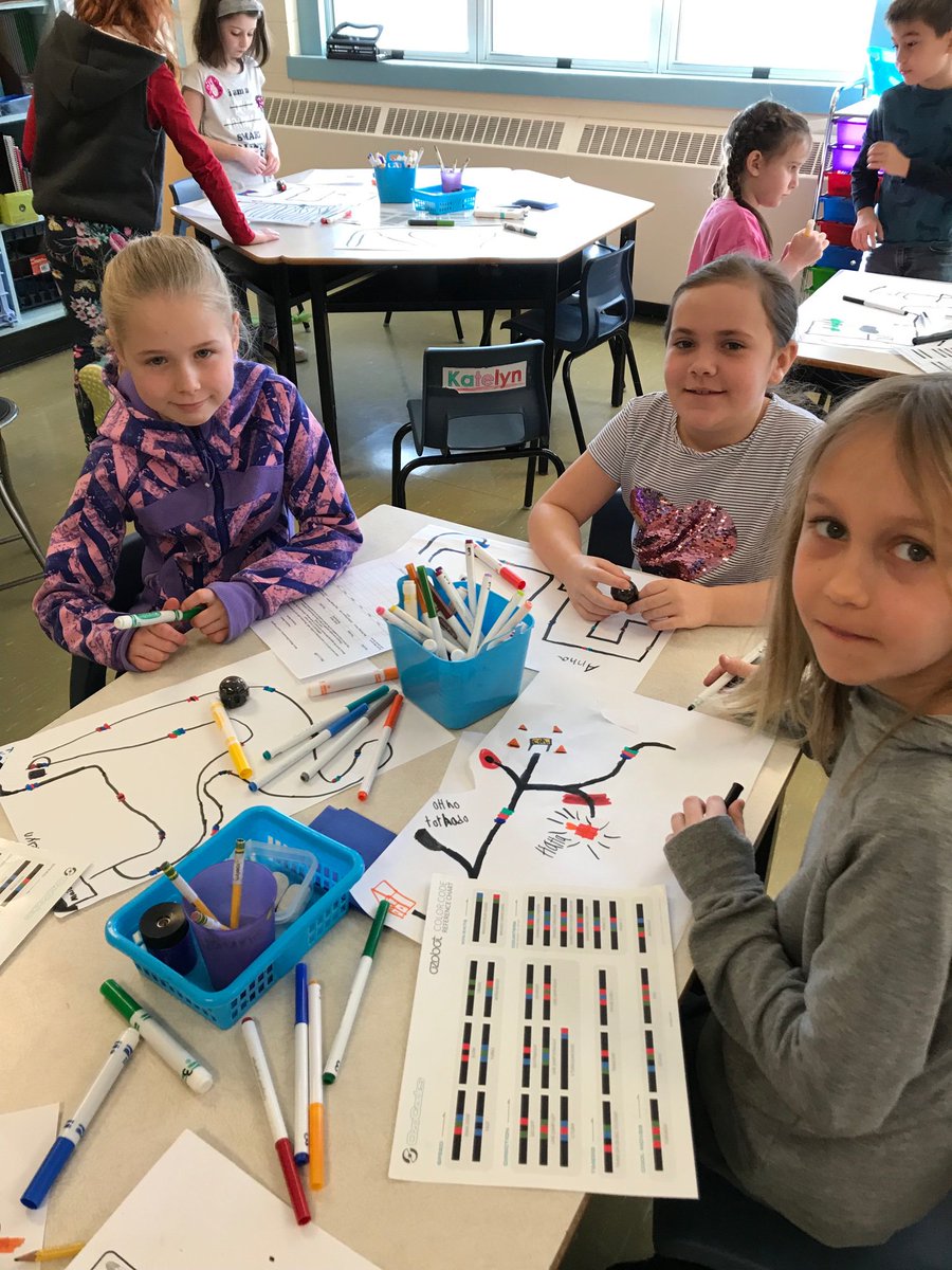 Mme Neily’s grade 3 class having fun using Ozobots.