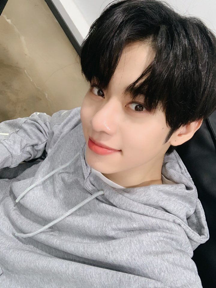 bnmboysofficial's tweet photo. [#MXM/#김동현] 역시 우리 팬분들이랑 이런저런 얘기하는게 힐링이 되는 거 같아요 👍🤟 오늘도 다들 꿀잠 주무시고 내일 하루도 파이팅🌈🤟💕 https://t.co/036adh9MYt