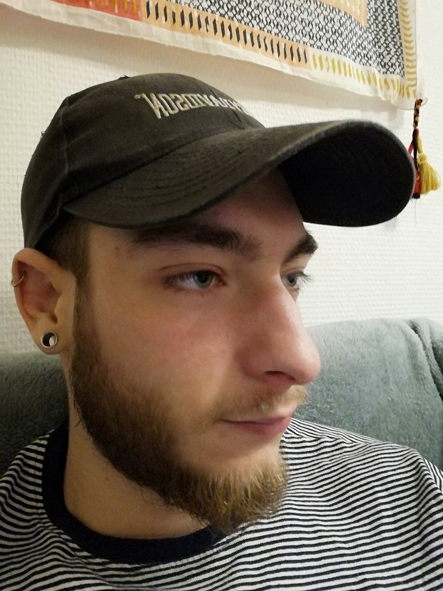 PeuFun's tweet image. Jurez c’est pas les mêmes ? Je dis ça comme ça mais jamais vu au même endroit au même moment ..