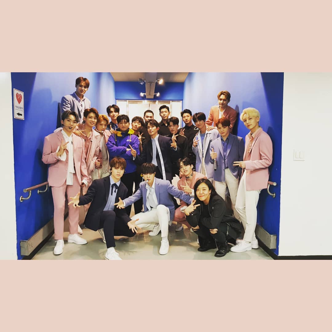 Seventeen_FR's tweet photo. Ξ INSTAGRAM Ξ 190313 - jjongsoo_hyelim
✔ Vous avez travaillé dur ces trois jours, merci !
#SEVENTEEN #CARAT
#SeventeenCaratsQuiNePeuventPasÊtreImités💎
#CaratLand #Sourire #Touché On se revoit #LanProchain 🤗 https://t.co/0ZiDHK27Bp