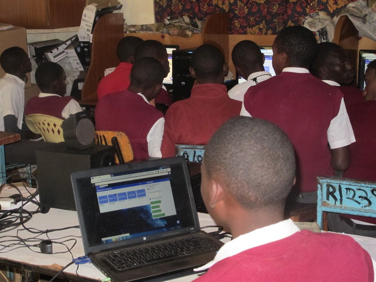 GOGAProject's tweet photo. Demonstration of the #GOLABZ 'Sound - Bell Jar Experiment' by Mr. Stephen Kamau in a Physics class to the students of the Ruiru Boys Secondary, Kenya.

#GOGAProject #GOGA #GOGAPilot https://t.co/o2C4TaLESG
