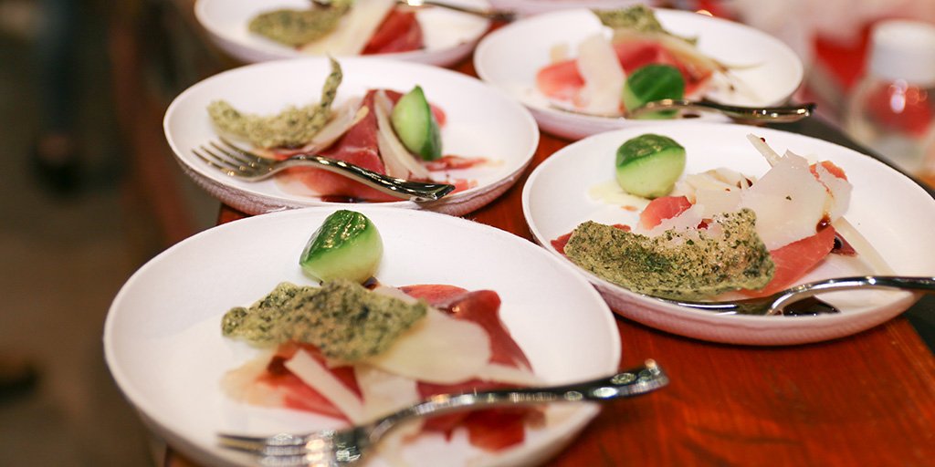 BidfoodNL's tweet photo. Een hoogwaardig gerecht neerzetten en tóch tijd besparen op je mise-en-place? Kom dan het assortiment van Jordy's Keuken proberen! https://t.co/orVOLCak9S @zorgtotaal19 @DCCVS #bidfoodnl #zorgtotaal #zorgtotaal19 #hal7 https://t.co/2H66CZorfp