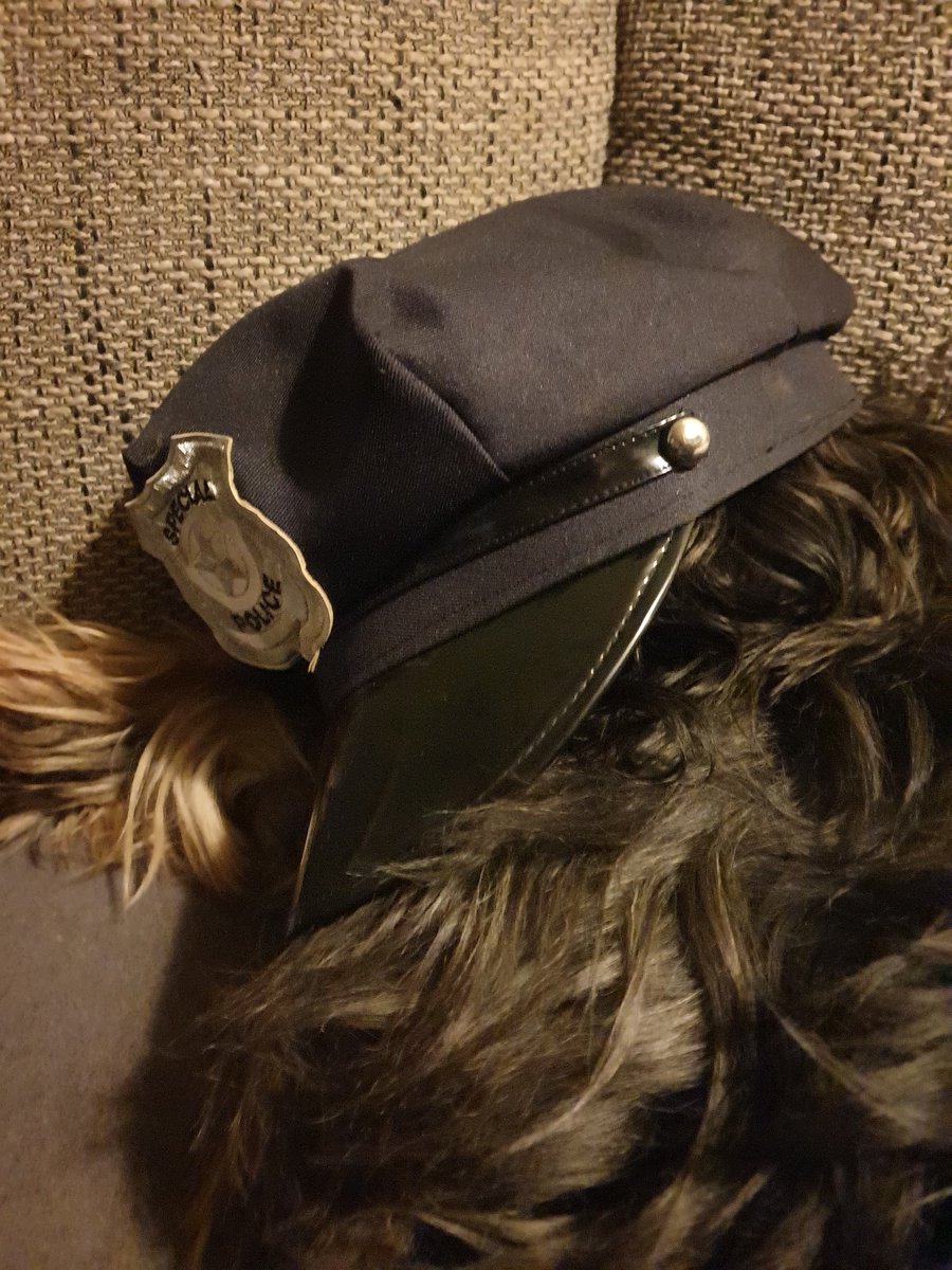 Wetter Polizei !!!! Grrrrr...... Was ein Mistwetter. ☂️
Da verzieh ich mich doch lieber schnell aufs Sofa 😴
Euch einen Schönen Tag 😘