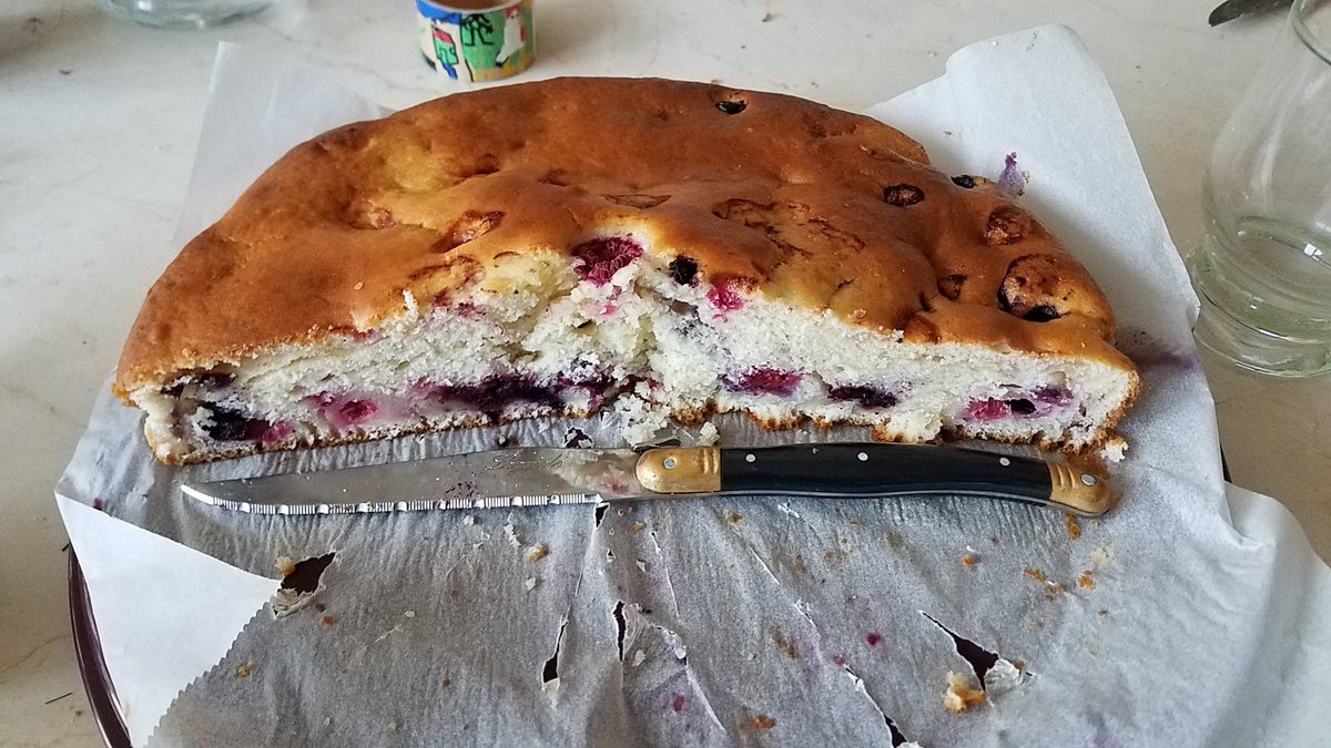 Bisou93's tweet image. Journée de code intensive sur #CodeALaMode @CodinGame
Pour tenir le coup, il fallait bien un gâteau aux fruits rouges (pas de tarte aux myrtilles, désolé)