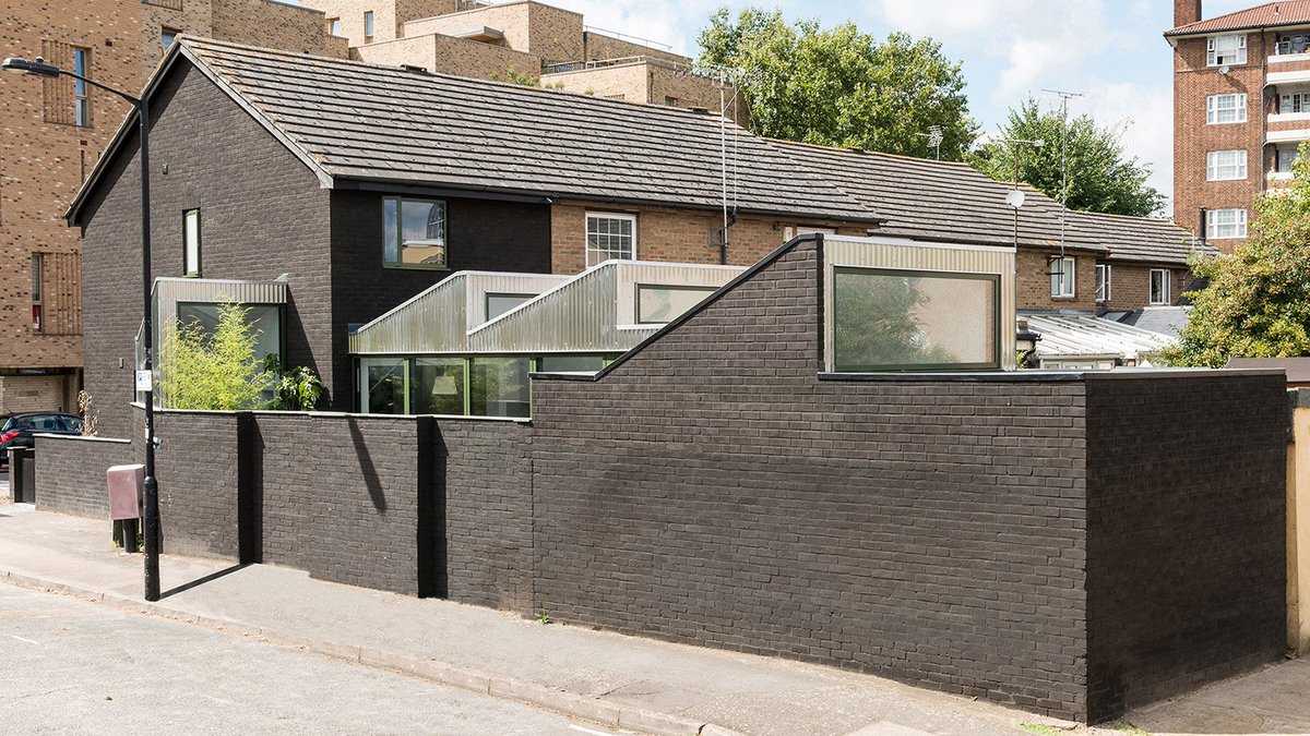 markdownsbuild's tweet image. #WednesdayWonder Stego extension by Archmongers features a sawtooth roof made from corrugated aluminium
linkedin.com/groups/8660201/
#Architecture #BuildingDesign #exteriordesign #Inspiration #architects #interiordesign