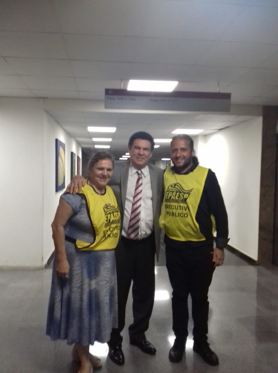 epa_esp's tweet photo. Continuamos na luta do PLC 32/2018 que visa a reestruturação de nossa carreira. Agradecemos e contamos com empenho politico do nobre deputado @campos_machado sempre sensível as questões do funcionalismo público. #epaesp #racesp #plc32_2018 #AjudandooGovernoProtegendooEstado https://t.co/XBPF3Fc0Ia