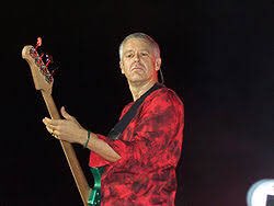  Hoy es el cumpleaños de Adam Clayton     Happy birthday  