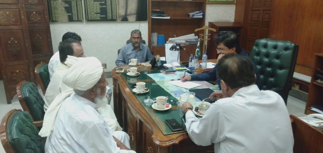 MNARafiqJamali's tweet photo. سیکرٹری ایریگیشن سید جمال مصطفیٰ شاھ سے جوھی میں پانی کے مسائل کے مستقل حل کے لیئے ملاقات. https://t.co/UEUyqoX8ad