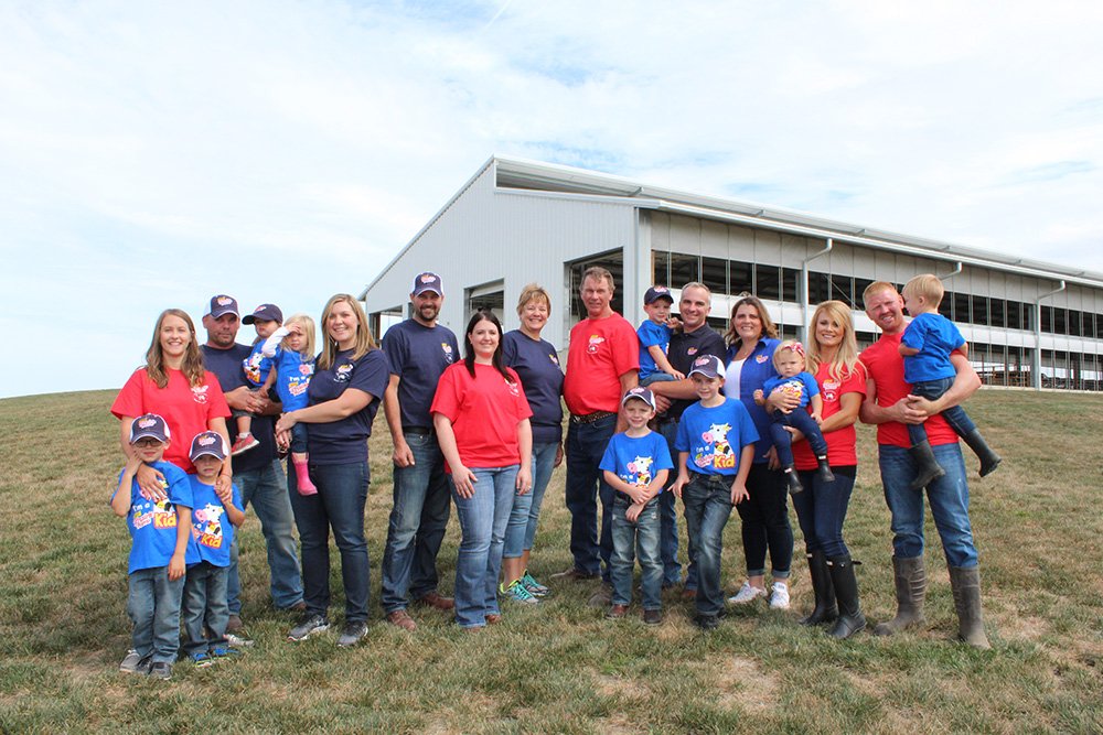 KHSAA's tweet photo. Prairie Farms is a proud sponsor of the KHSAA and the KHSAA Sweet 16®. Prairie Farms Dairy farmers all across the state of Kentucky work hard to bring you farm fresh products daily. #prairiegood #realfarmersofprairiefarms #khsbkg https://t.co/571rvauDoO