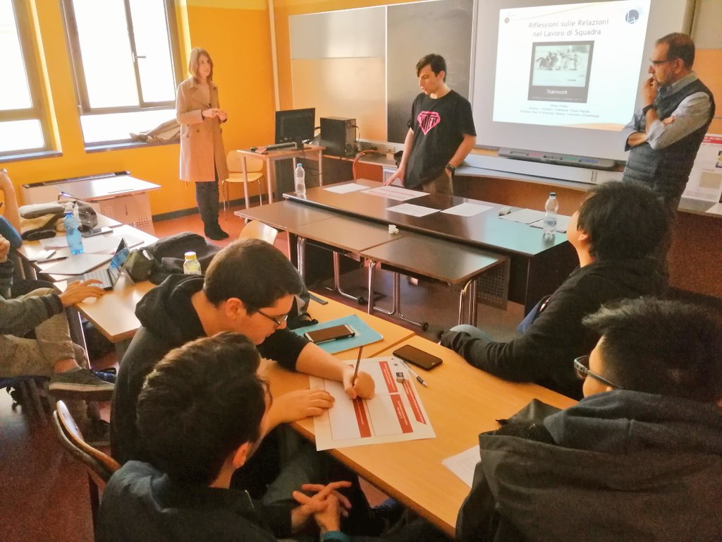 #designthinking, effective teams, #innovationprocess these are issues & tools students of ITIS Feltrinelli are trained tkx to #5G4School project. Tomorrow we'll embrace #bussinessplan & #marketing issues towards the challenge & final pitch during  @RomeCup_fmd @AlfonsoHMolina