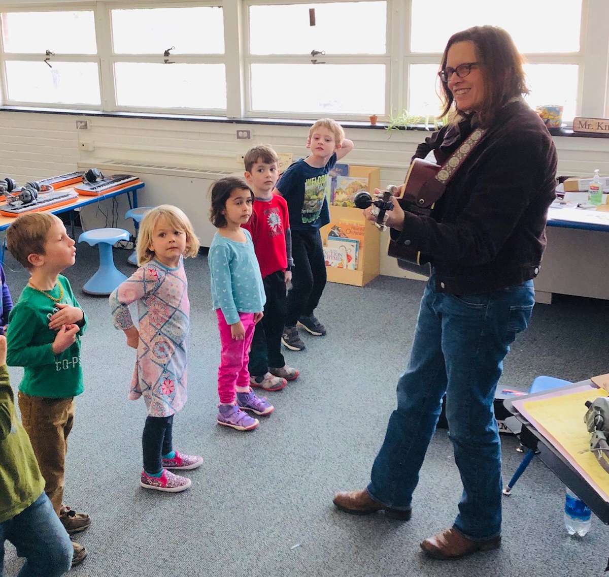 MusicPrimary's tweet image. Our young students have been learning the #PiedmontBlues with TAPAS resident artist Laura Blackley! Can't wait for the performance on Friday!  Thanks @ACSFound!  #TheACSWay @AVLPrimary