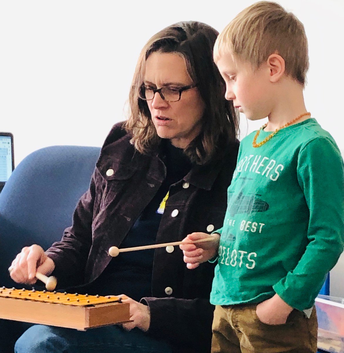 MusicPrimary's tweet image. Our young students have been learning the #PiedmontBlues with TAPAS resident artist Laura Blackley! Can't wait for the performance on Friday!  Thanks @ACSFound!  #TheACSWay @AVLPrimary