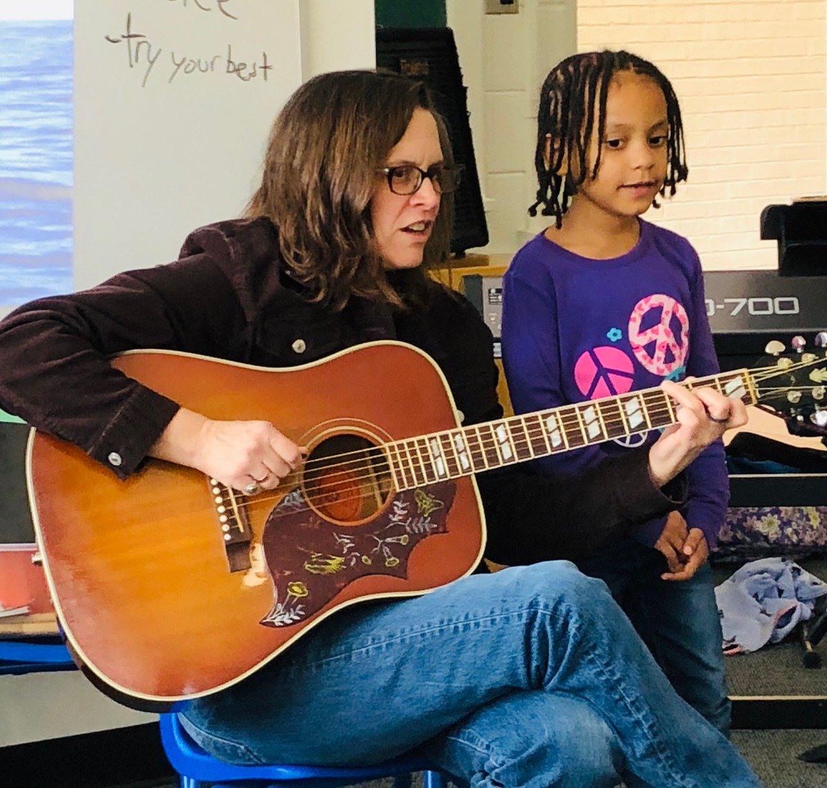 MusicPrimary's tweet image. Our young students have been learning the #PiedmontBlues with TAPAS resident artist Laura Blackley! Can't wait for the performance on Friday!  Thanks @ACSFound!  #TheACSWay @AVLPrimary