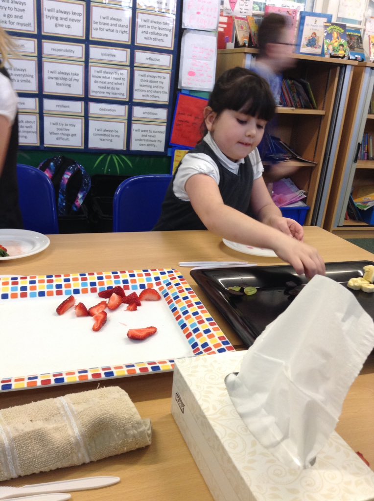 latimerprimary's tweet image. Year 3 enjoyed preparing the fruit for our Fair Trade fruit salads yesterday! #Fairtradefortnight #ClassSM #ClassPK #LatimerDT