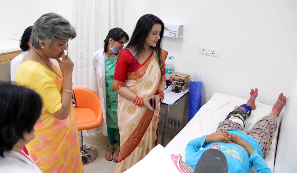 fadnavis_amruta's tweet photo. It was an honour to launch free cancer screening initiative ‘आयुष्यामती’ for underprivileged women at National Cancer Inst,Nagpur to fight dreadful cancers wth free timely diagnosis!He who has health has hope &amp; he who has hope has everything-let’s keep the light of hope burning ! https://t.co/YRGbfxgjDv