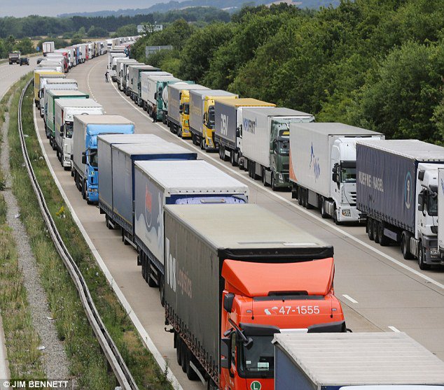 maidstonebc's tweet image. Expect delays on the M20 as @Operation_Stack has been implemented  coastbound J8-9 because of Storm Gareth.  Take care driving congestion expected on routes around the motorway this afternoon.  #OperationStack #M20
