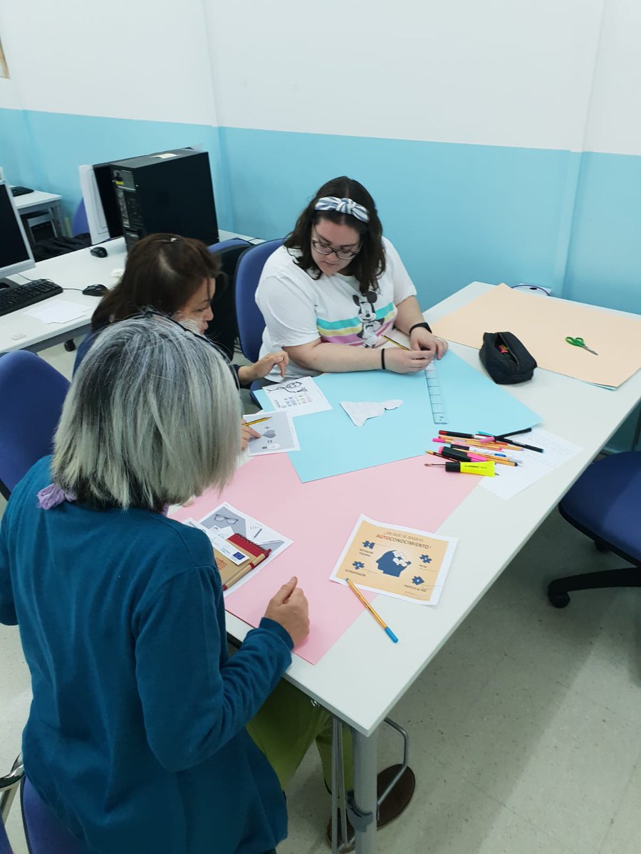 LucenaLanzadera's tweet photo. Hoy, nos hemos dedicado a preparar el evento de cierre de lanzadera... Solamente quedan 2 semanas para acabar está maravillosa experiencia! @FundacionSMLRPH @fundacionTef @Lanzaderas_EES https://t.co/ww4eU10xJO