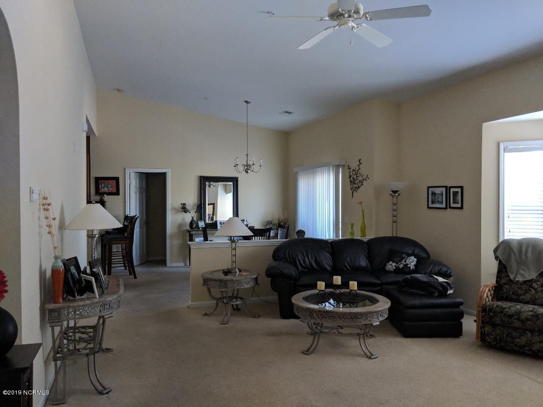 NetworkWilm's tweet photo. Beautiful &amp; meticulously maintained unit in Rivers Edge. 2 Bedroom, 2 Bathrooms, 1,400 square feet. This 2nd-floor end unit features an open floor plan with spacious living room and gas log fireplace. $152K
https://t.co/wjWtz3uZ8H https://t.co/TOFyaqO5Qt