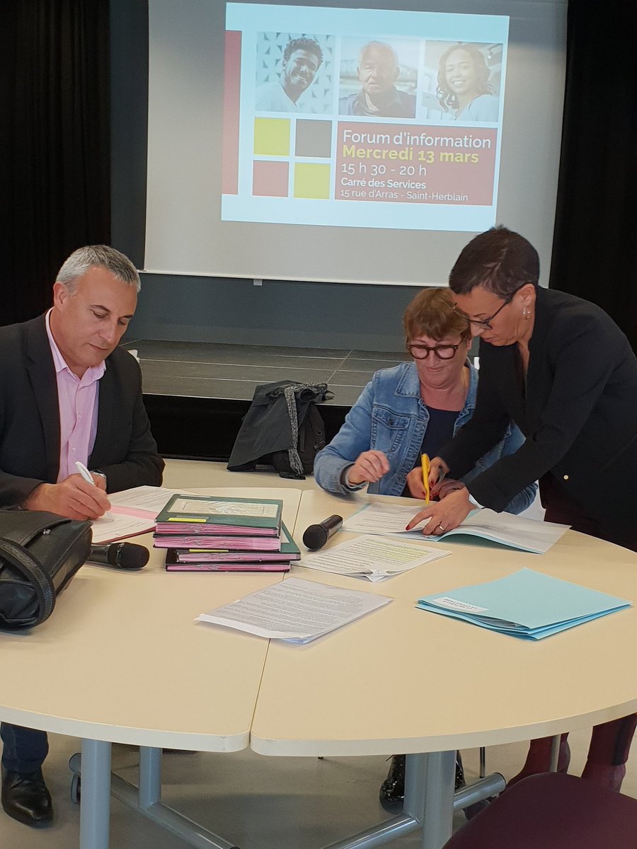 CailleaudHelene's tweet photo. Signature de la convention de partenariat entre Harmonie mutuelle et les CCAS de Nantes et Saint Herblain pour l'accès aux soins et à une complémentaire santé pour les habitants. Bel engagement ! https://t.co/jfwrkR3cAn