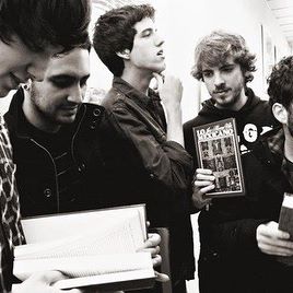 autumncomets's tweet image. Desde hoy hasta nuestra despedida vamos a ir sacando a relucir por  aquí algunos momentos de estos once años. Ésta es una de las  primeras fotos de promoción que nos hicimos, allá por 2008. Las entradas para nuestro concierto de despedida: wegow.com/conciertos/aut…