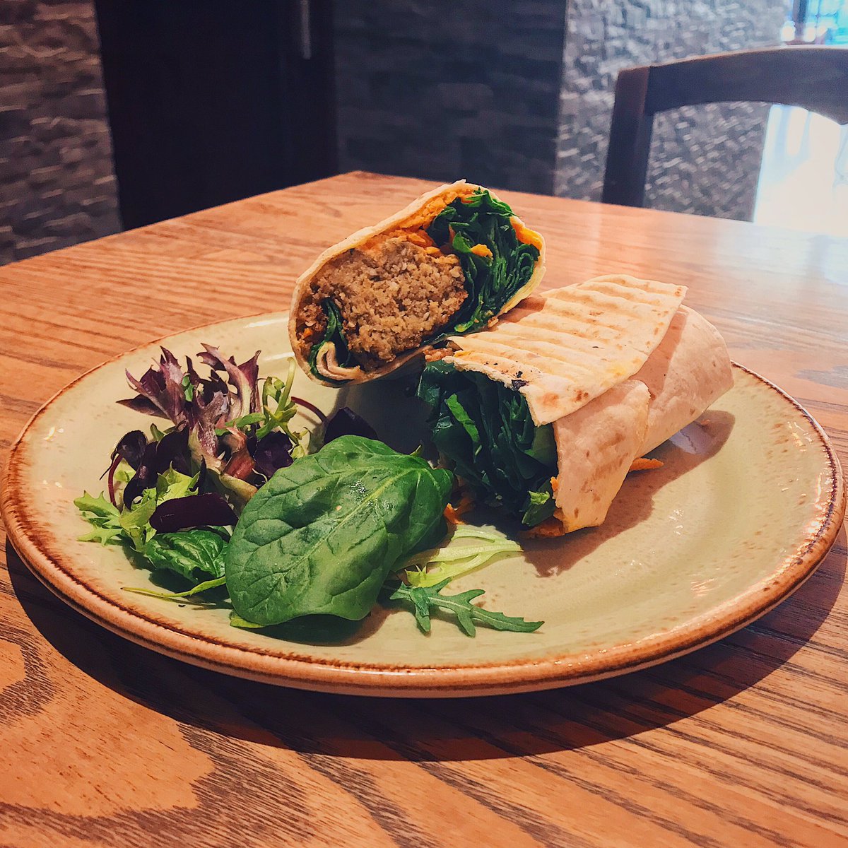 In need of a quick lunch fix? Get a taste of the Middle East with our Falafel Wrap – always guaranteed to hit the spot (oh, and it’s vegan)!

#Falafel #Hummus #Tortilla #Wrap #Vegan #HealthyFood #Salad #Carrot #CafeLeemoo