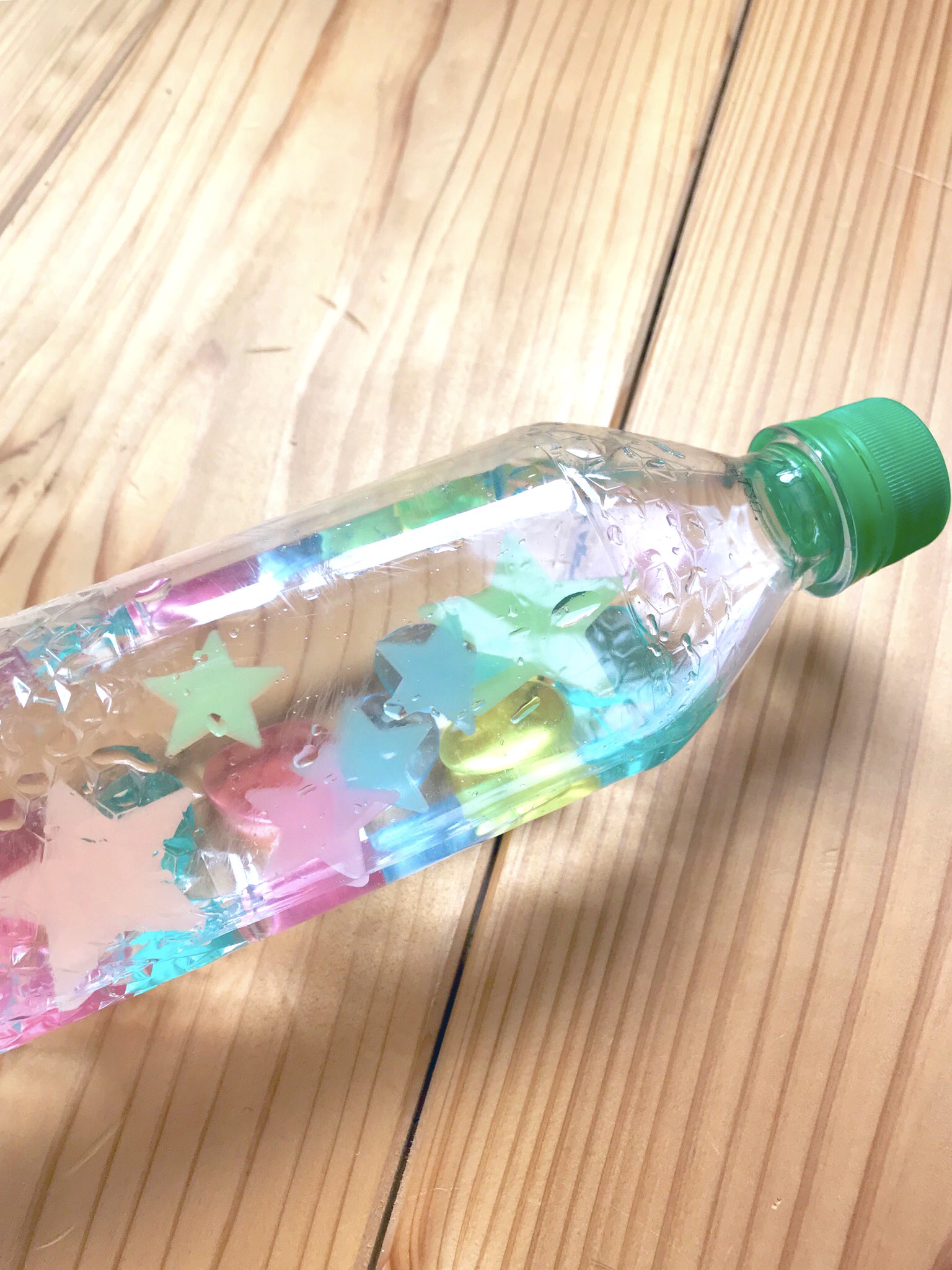 むー 手作りおもちゃとゆかいな工作 半年以上前に作ってずっと現役の子 わたしにしては顔も名前もつけてないんだけど でも すごくオススメです 明るいところで見てもキラキラして綺麗なんだけど 寝室ではちょっと幻想的な雰囲気になって楽しい 音も むー 手作りおもちゃとゆかいな工作 半年以上前に作ってずっと現役の子 わたしにしては顔も名前もつけてないんだけど でも すごくオススメです 明るいところで見てもキラキラして綺麗なんだけど 寝室ではちょっと幻想的な雰囲気になって楽しい 音も