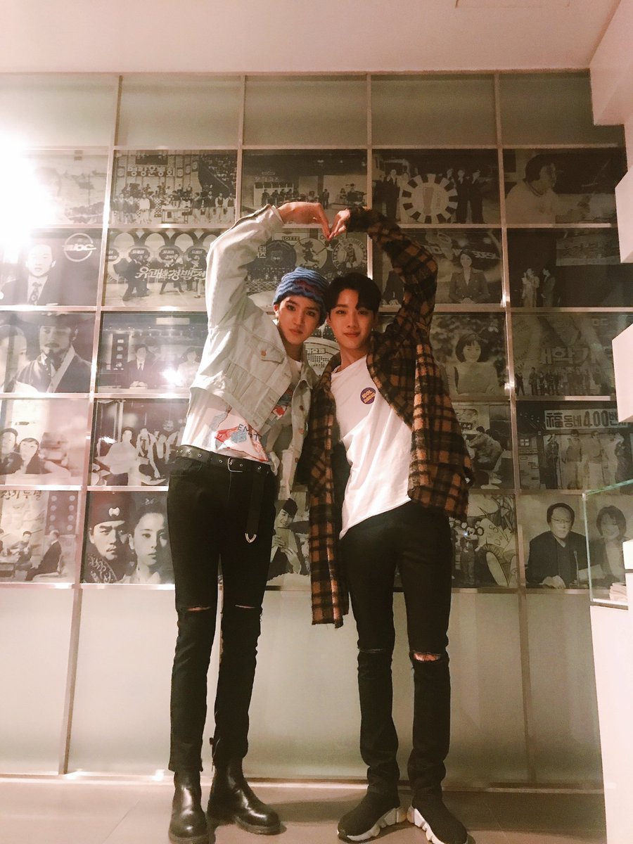 cubeunited's tweet photo. [📸] 20190313 @ #아이돌라디오

오늘 하루 여전히 사이좋은 우린이😋 알차게 1시간을 함께 채워준 팬 여러분! #우석X관린 이의 하트 받고 굿나잇-😘🌟

#별짓 #IM_A_STAR
#WOOSEOKXKUANLIN
#우석X관린_9801 #구팔공일 https://t.co/vpIQGc9ML2