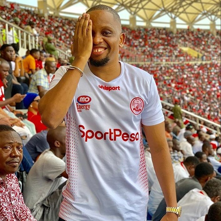 HajiManara's tweet photo. Super Star wa ukwee!!
My brother from another mother!!
 Nakukubali sana kaka na ww unajua,naipenda heshma yako kwa watu na siku moja Mungu akinijaalia ntaandika kuhusu ww 

Uishi miaka mingi bro na furahia siku yako ya kuzaliwa 
Happy birthday 🎁
@MwanaFA 🎂 https://t.co/2Th2RKORG8