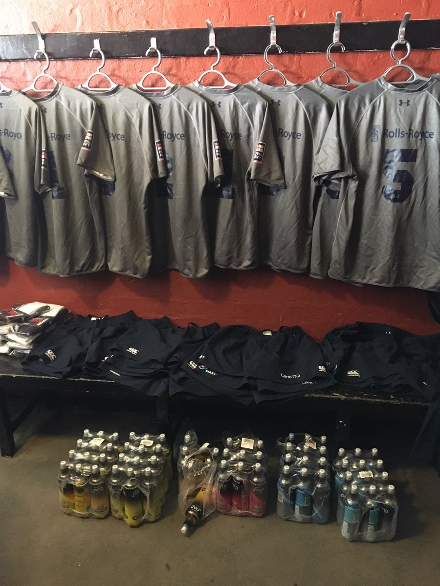 GUYPALLETT's tweet image. @RNRugby Mariners getting ready for tonight’s fixture vs British Police vets @StourbridgeRFC. @iProSport keeping us hydrated #rugbyunion #GameDay #keepusgoing #hydration